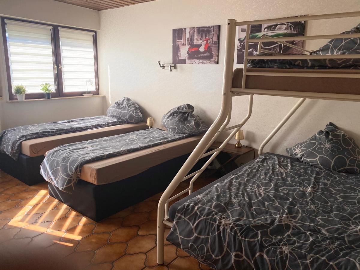 Apartments Rhona III Und IV Neunkirchen City מראה חיצוני תמונה